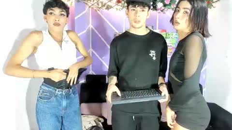 chicos hot online show from April 25, 6:16 pm