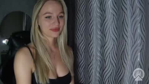 Snapshot of alexandmonika chatting on September 21, 4:19 pm AlexAndMonika online show from September 21, 4:19 pm