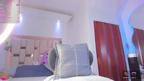 Snapshot of alexandra_holms1 chatting on July 6, 7:38 pm alexandra_holms1 online show from July 6, 7:38 pm
