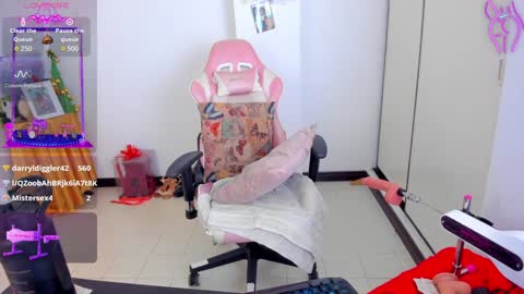 Alexandra Independent model online show from December 6, 11:11 am