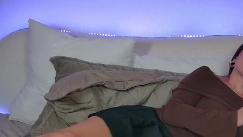 Snapshot of alexandrabloom chatting on February 19, 9:36 pm AlexandraBloom online show from February 19, 9:36 pm