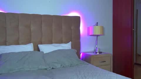 Snapshot of alexandrabloom chatting on November 9, 6:17 pm AlexandraBloom online show from November 9, 6:17 pm