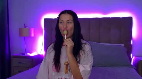 Snapshot of alexandrabloom chatting on November 13, 7:02 pm AlexandraBloom online show from November 13, 7:02 pm