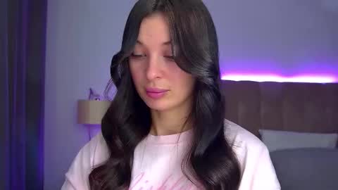 Snapshot of alexandrabloom chatting on November 17, 6:24 pm AlexandraBloom online show from November 17, 6:24 pm