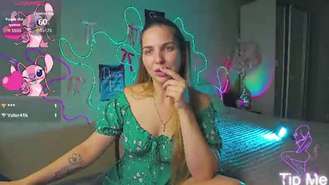 Snapshot of alexandracandy chatting on June 27, 3:06 pm alexandracandy online show from June 27, 3:06 pm