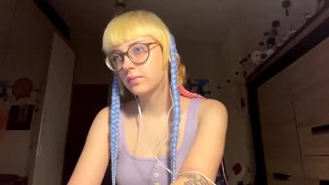 Lia online show from December 3, 2:15 pm