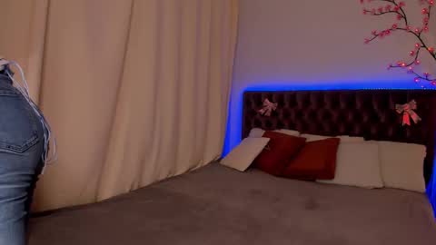 Snapshot of alexawilds chatting on November 15, 6:55 am AlexaWilds online show from November 15, 6:55 am