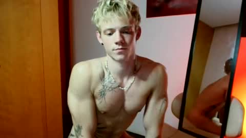 Snapshot of alexbarczukxxx chatting on June 3, 10:48 pm Alex Barczuk online show from June 3, 10:48 pm