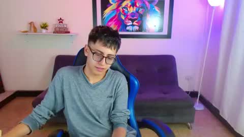 alex online show from June 11, 6:06 pm
