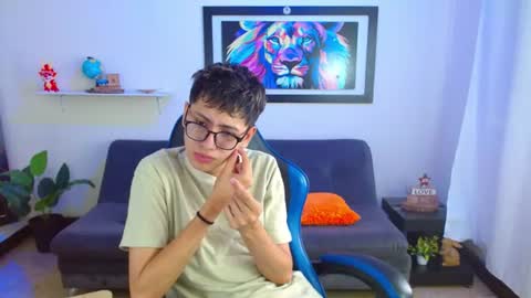alex online show from June 25, 1:37 pm