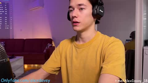 Snapshot of alexdavey chatting on January 17, 7:38 pm           online show from January 17, 7:38 pm