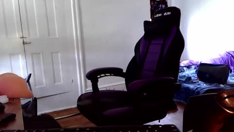 Snapshot of alexdutrow75 chatting on March 29, 4:29 pm JamesB online show from March 29, 4:29 pm