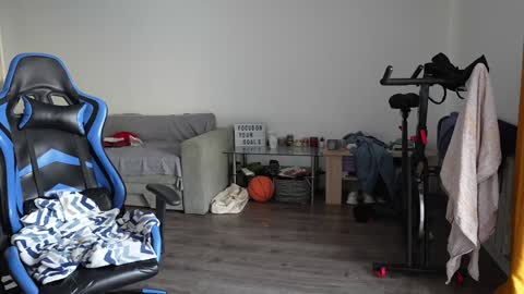 Snapshot of alexfit96 chatting on February 7, 1:43 pm alexfit96 online show from February 7, 1:43 pm