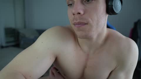 Snapshot of alexfit96 chatting on February 8, 1:54 pm alexfit96 online show from February 8, 1:54 pm