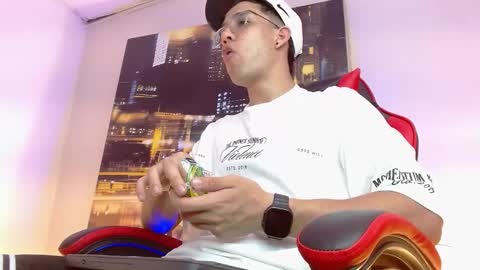 alexgiraldo1 online show from March 17, 1:10 am