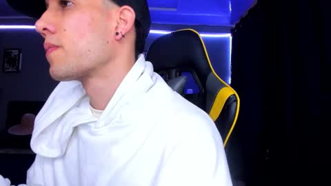 Snapshot of alexgiraldo__ chatting on September 28, 11:37 am alexgiraldo__ online show from September 28, 11:37 am