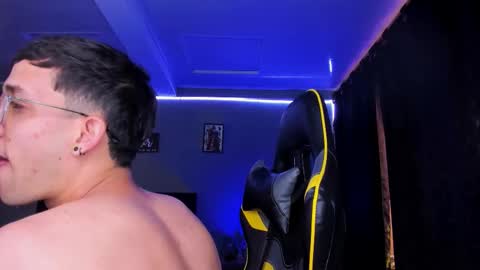 Snapshot of alexgiraldo__ chatting on October 17, 6:32 pm alexgiraldo__ online show from October 17, 6:32 pm