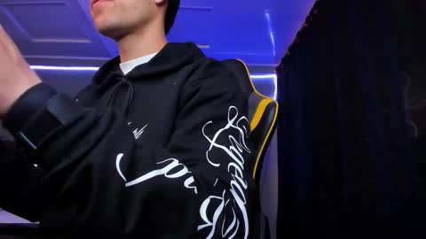 alexgiraldo__ online show from December 3, 11:52 am