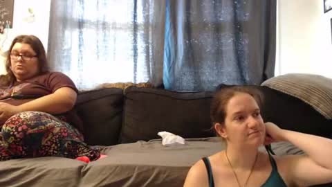 Snapshot of alexisandtherest chatting on July 2, 4:13 pm Alexis online show from July 2, 4:13 pm