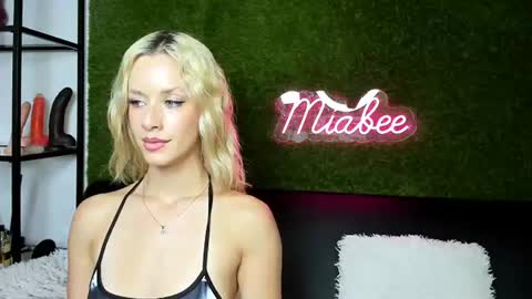 alexisbanx online show from July 28, 4:39 pm