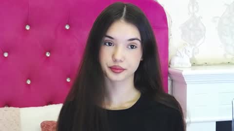Snapshot of alexisdevine chatting on June 18, 4:24 am alexisdevine online show from June 18, 4:24 am