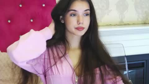 Snapshot of alexisdevine chatting on June 26, 4:39 am alexisdevine online show from June 26, 4:39 am