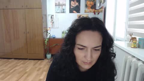 Snapshot of alexismillers chatting on December 3, 9:29 am AlexisMillers online show from December 3, 9:29 am