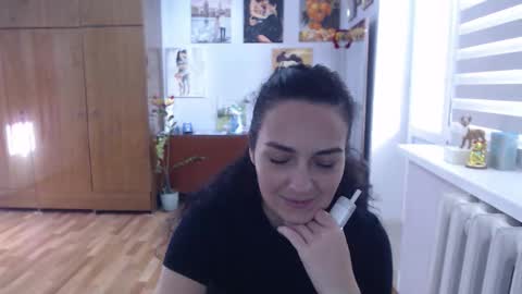 Snapshot of alexismillers chatting on December 4, 11:19 am AlexisMillers online show from December 4, 11:19 am