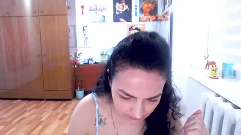 AlexisMillers online show from June 14, 8:49 am