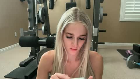 Snapshot of alexispaige06 chatting on June 23, 3:32 pm alexispaige06 online show from June 23, 3:32 pm