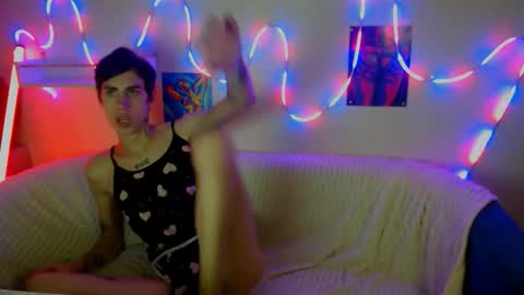 Snapshot of alexnaughty14 chatting on September 29, 9:14 am alexnaughty14 online show from September 29, 9:14 am