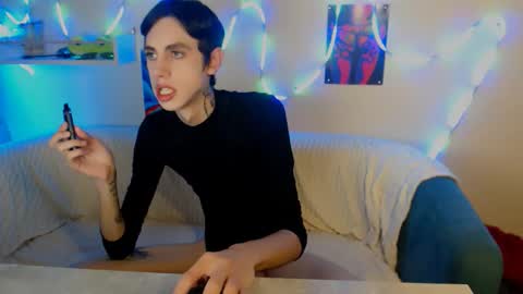 Snapshot of alexnaughty14 chatting on October 4, 7:39 am alexnaughty14 online show from October 4, 7:39 am