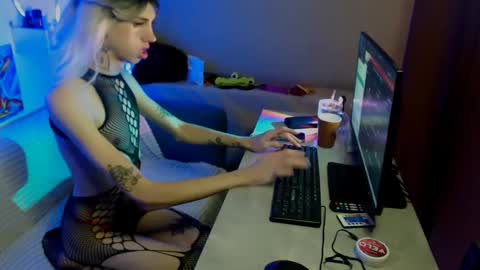 Snapshot of alexnaughty14 chatting on November 16, 1:28 pm alexnaughty14 online show from November 16, 1:28 pm