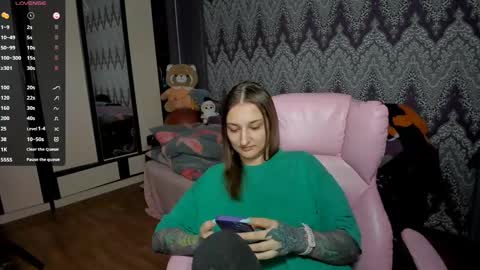 Snapshot of alexracc00n chatting on December 9, 4:45 am Alex online show from December 9, 4:45 am