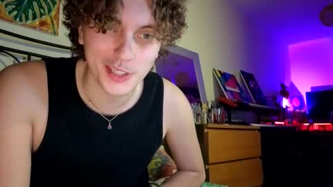 Snapshot of alexrhodesxxx chatting on December 1, 10:32 pm Alex online show from December 1, 10:32 pm