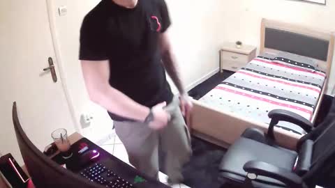 alexthepro00 online show from April 22, 10:44 pm