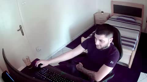 alexthepro00 online show from May 2, 8:41 am