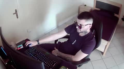 alexthepro00 online show from June 2, 12:07 pm