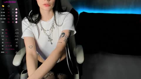 Alexa Bloom online show from December 19, 8:43 am