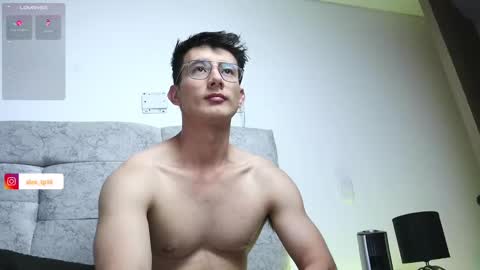 Snapshot of alexxx__01 chatting on September 30, 11:43 pm Alex online show from September 30, 11:43 pm