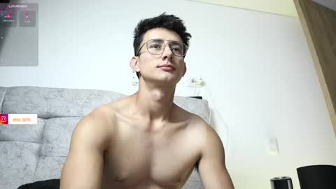 Snapshot of alexxx__01 chatting on October 19, 4:57 am Alex online show from October 19, 4:57 am