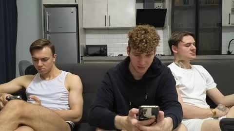 Snapshot of alexxx_d chatting on June 1, 8:43 pm AlexDimaIgor online show from June 1, 8:43 pm