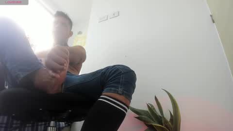 Alex A online show from November 18, 7:40 pm