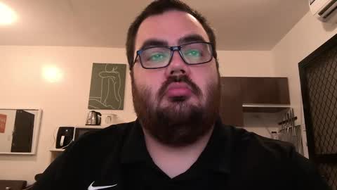 Snapshot of alexxxbear chatting on February 9, 7:52 pm alexxxbear online show from February 9, 7:52 pm