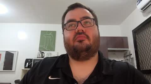 Snapshot of alexxxbear chatting on February 11, 5:18 pm alexxxbear online show from February 11, 5:18 pm