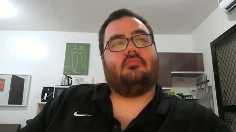 Snapshot of alexxxbear chatting on February 11, 9:35 pm alexxxbear online show from February 11, 9:35 pm