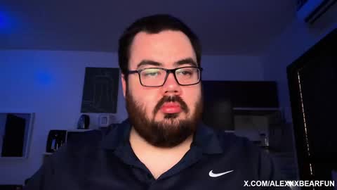 Snapshot of alexxxbear chatting on February 21, 3:01 am alexxxbear online show from February 21, 3:01 am