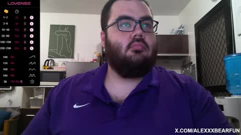 Snapshot of alexxxbear chatting on November 23, 2:28 pm alexxxbear online show from November 23, 2:28 pm