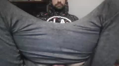 Snapshot of alferezsolvajo chatting on February 13, 12:28 am alferezsolvajo online show from February 13, 12:28 am