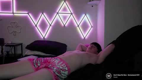 Snapshot of alfiegreenxxx chatting on April 8, 10:10 pm Alfie Green online show from April 8, 10:10 pm